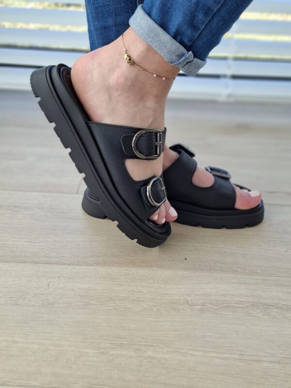 Riviera czarne skórzane klapki z regulacją na klamry