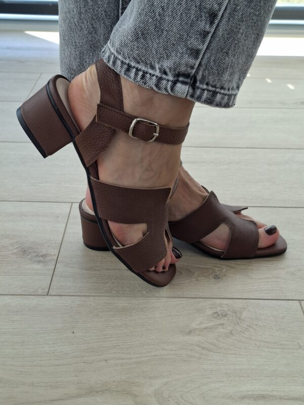 Sandał brązowe skórzany na obcasie Calista