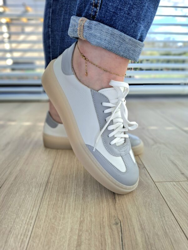 Livia – Skórzane Trampki Damskie biało/szare Polska produkcja